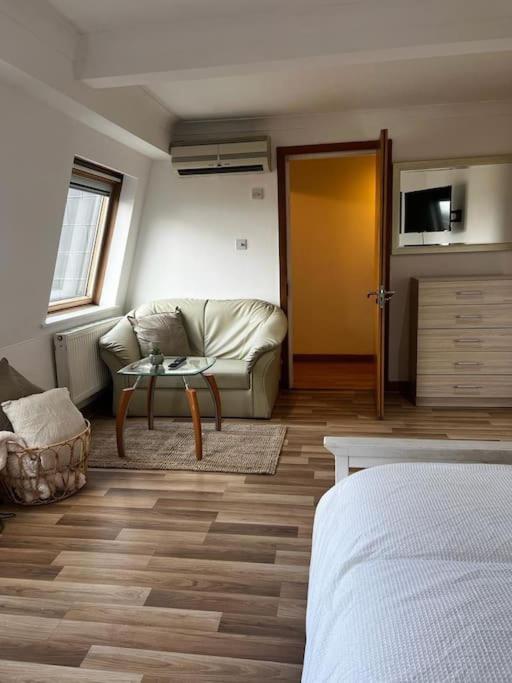 Quirky Studio Flat Selfcontained Λονδίνο Εξωτερικό φωτογραφία